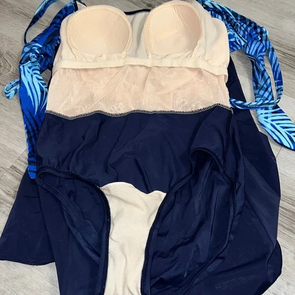 White Stag Swim Dress One Piece Size. Large 12/14 - Picture 5 of 10